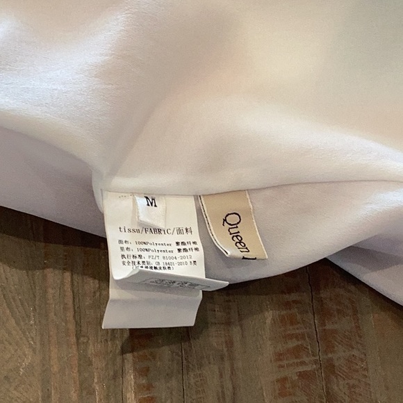 Queen Mulock dress - Picture 3 of 4